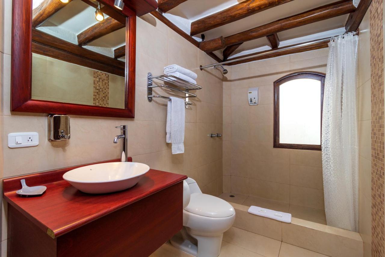באניוס Hotel Ile מראה חיצוני תמונה