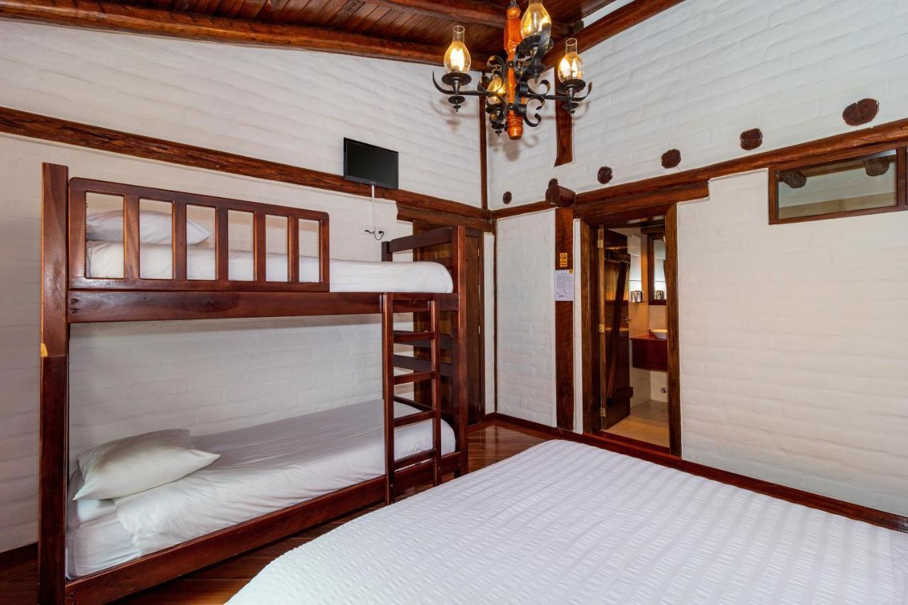 באניוס Hotel Ile מראה חיצוני תמונה