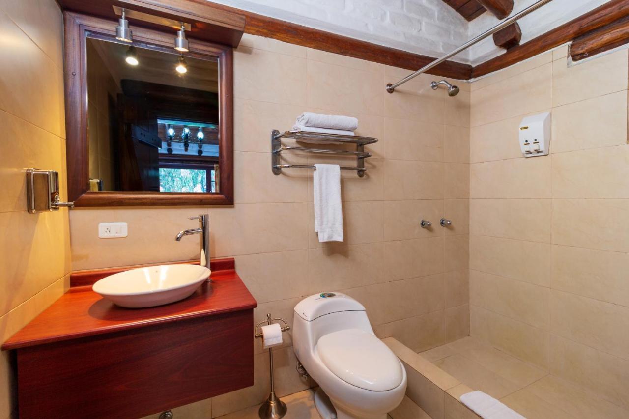 באניוס Hotel Ile מראה חיצוני תמונה
