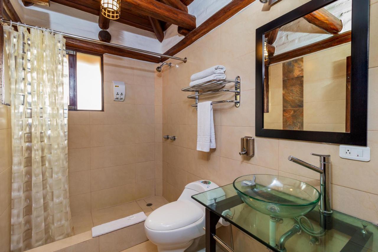באניוס Hotel Ile מראה חיצוני תמונה