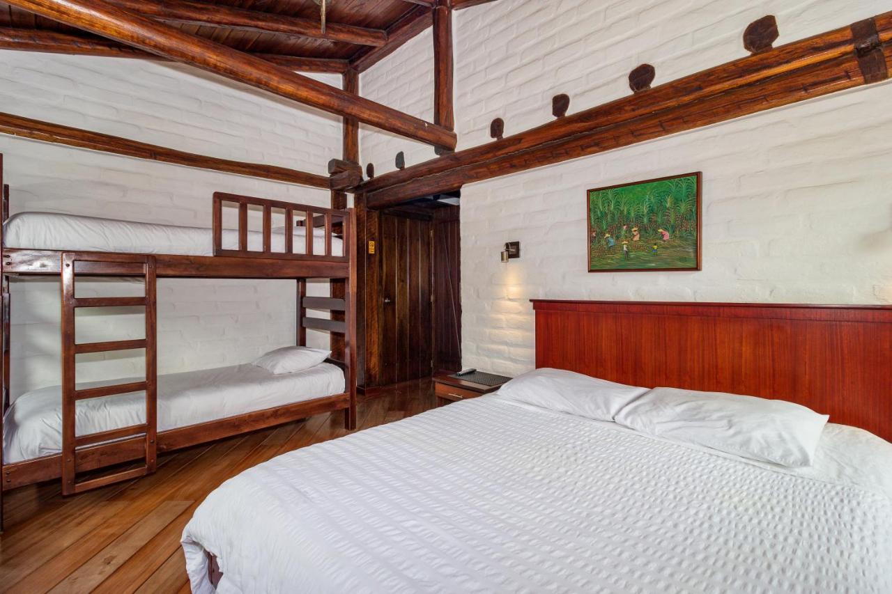 באניוס Hotel Ile מראה חיצוני תמונה