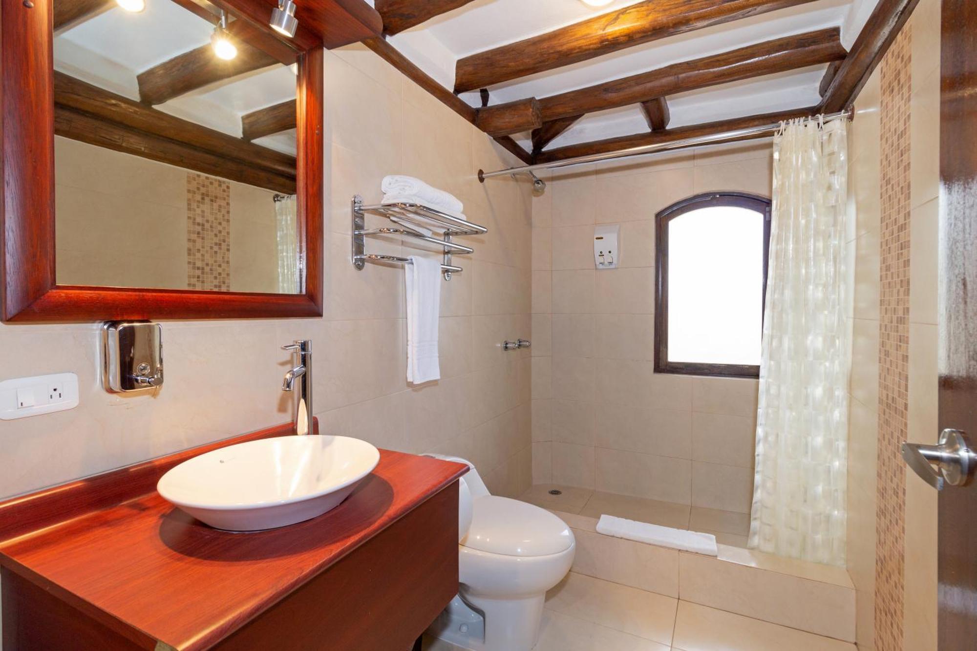 באניוס Hotel Ile מראה חיצוני תמונה