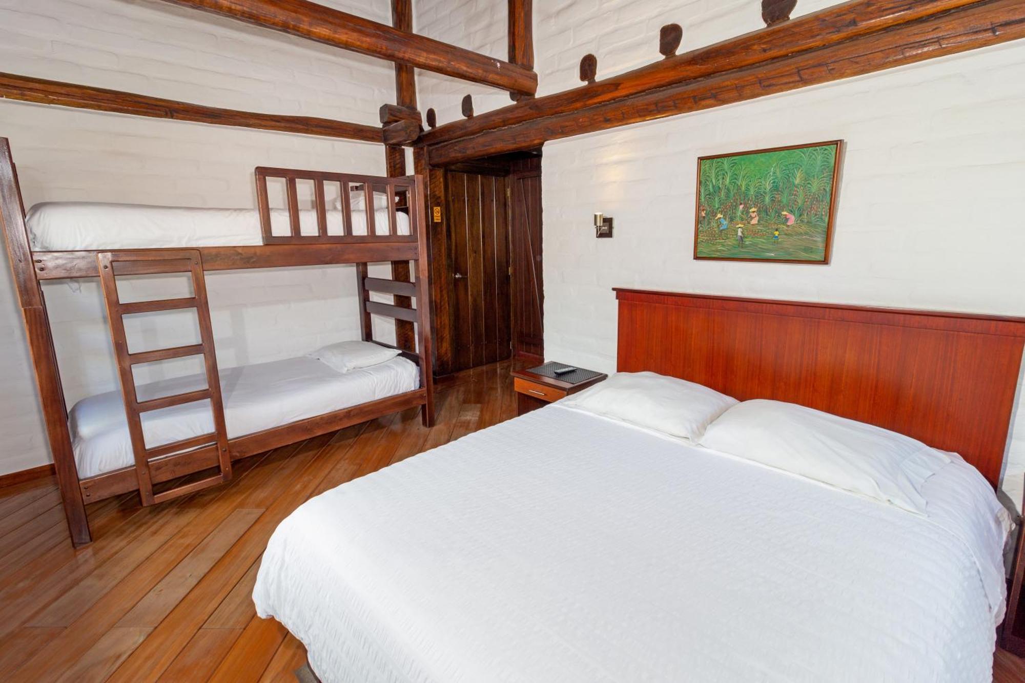 באניוס Hotel Ile מראה חיצוני תמונה